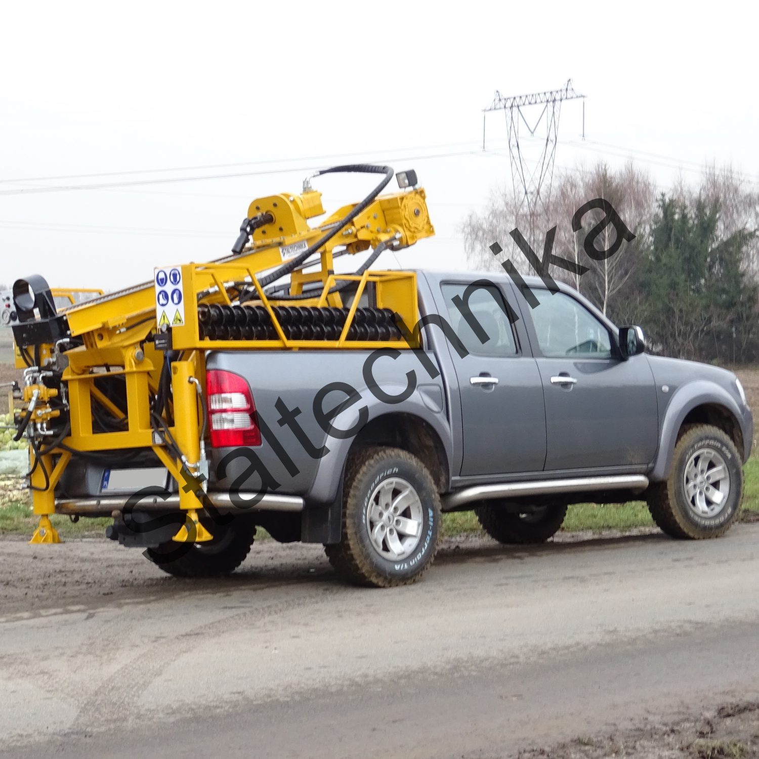 Wiertnice na samochodzie typu pick-up DMC