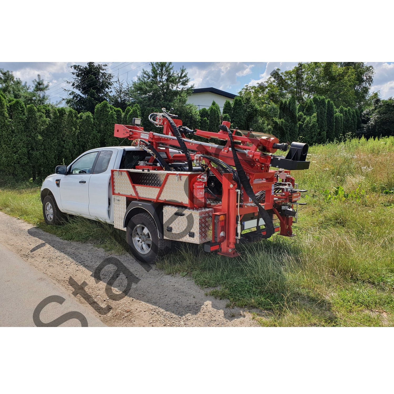 Wiertnice na samochodzie typu pick-up DMC