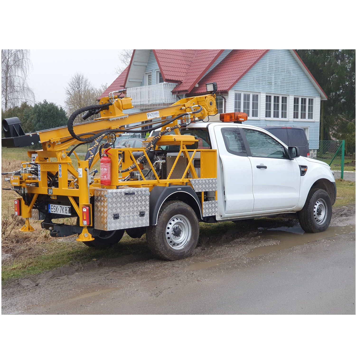 Wiertnice na samochodzie typu pick-up DMC