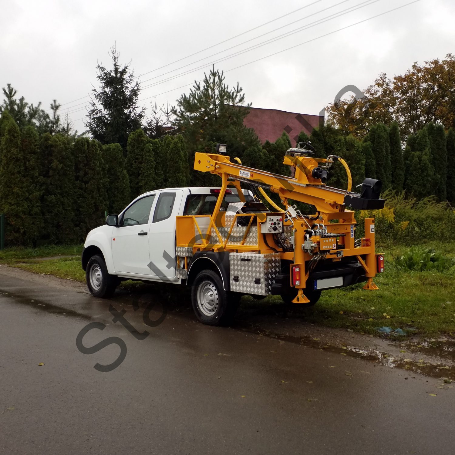 Wiertnice na samochodzie typu pick-up DMC