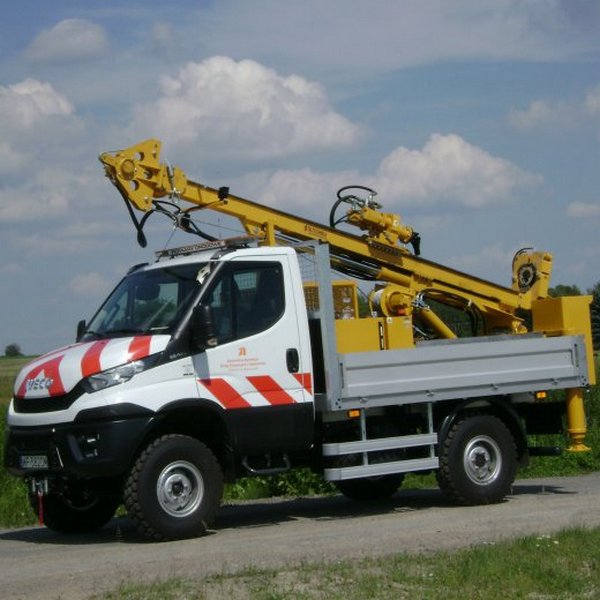 Wiertnice do studni głębinowych i pomp ciepła na samochodzie