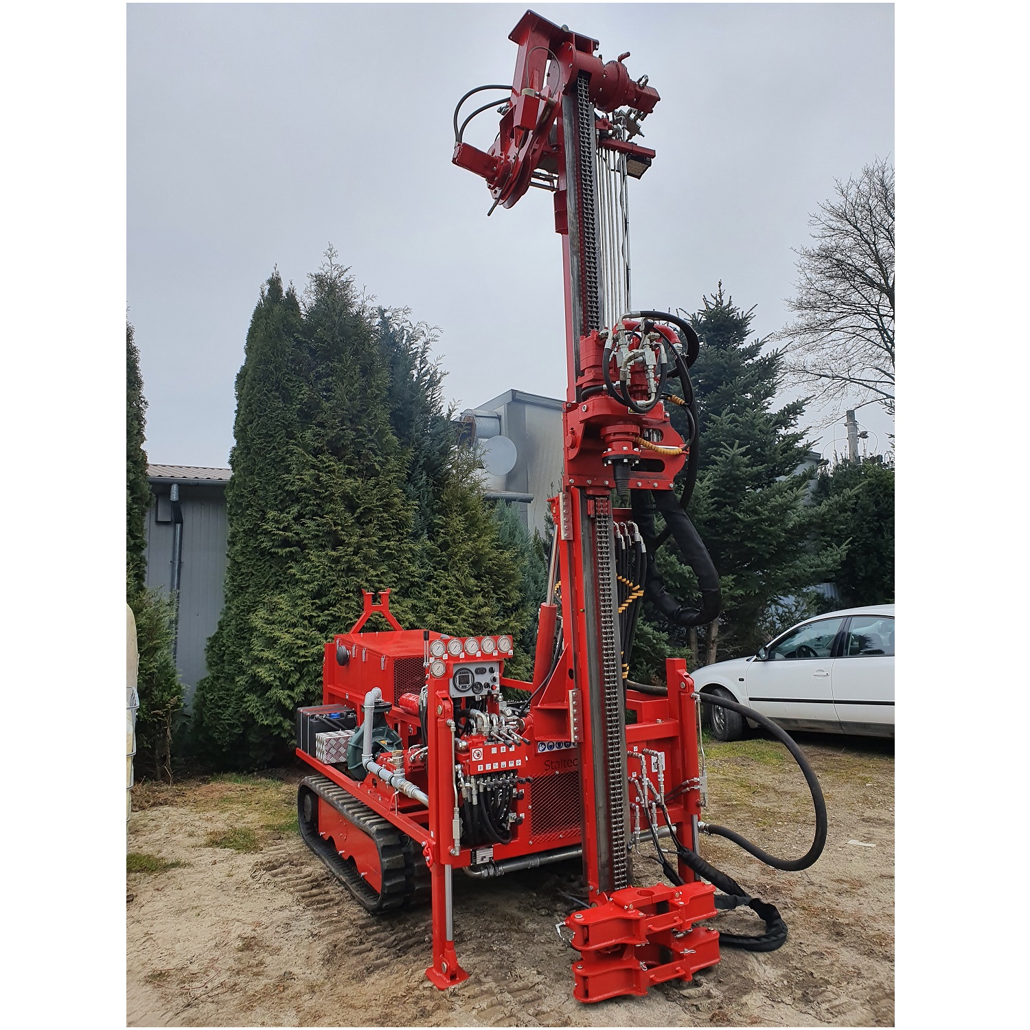 WGG-GU/C na podwoziu gąsienicowym - Wiertnica do studni głębinowych i pomp ciepła WGG-GU/C na podwoziu gąsienicowym