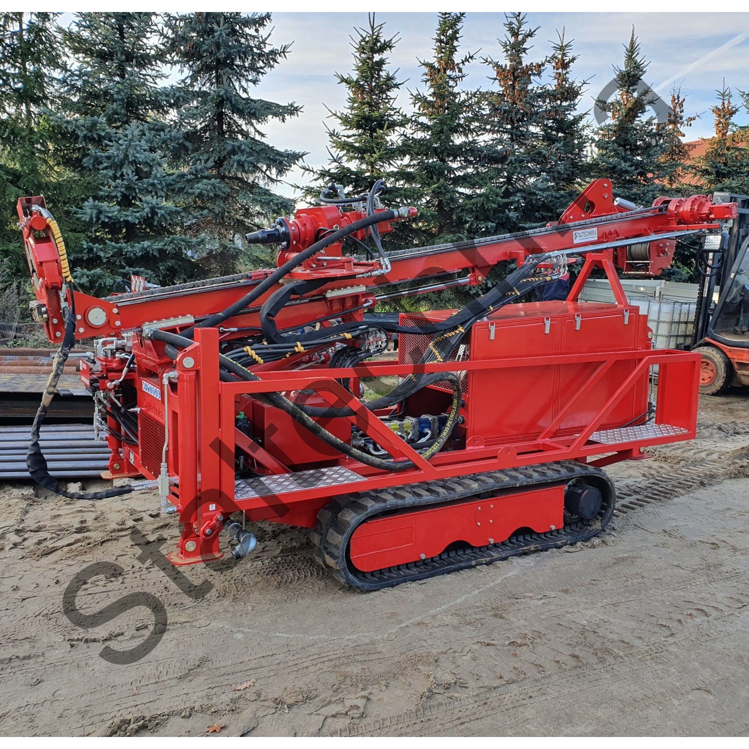 WGG-GU/C na podwoziu gąsienicowym - Wiertnica do studni głębinowych i pomp ciepła WGG-GU/C na podwoziu gąsienicowym