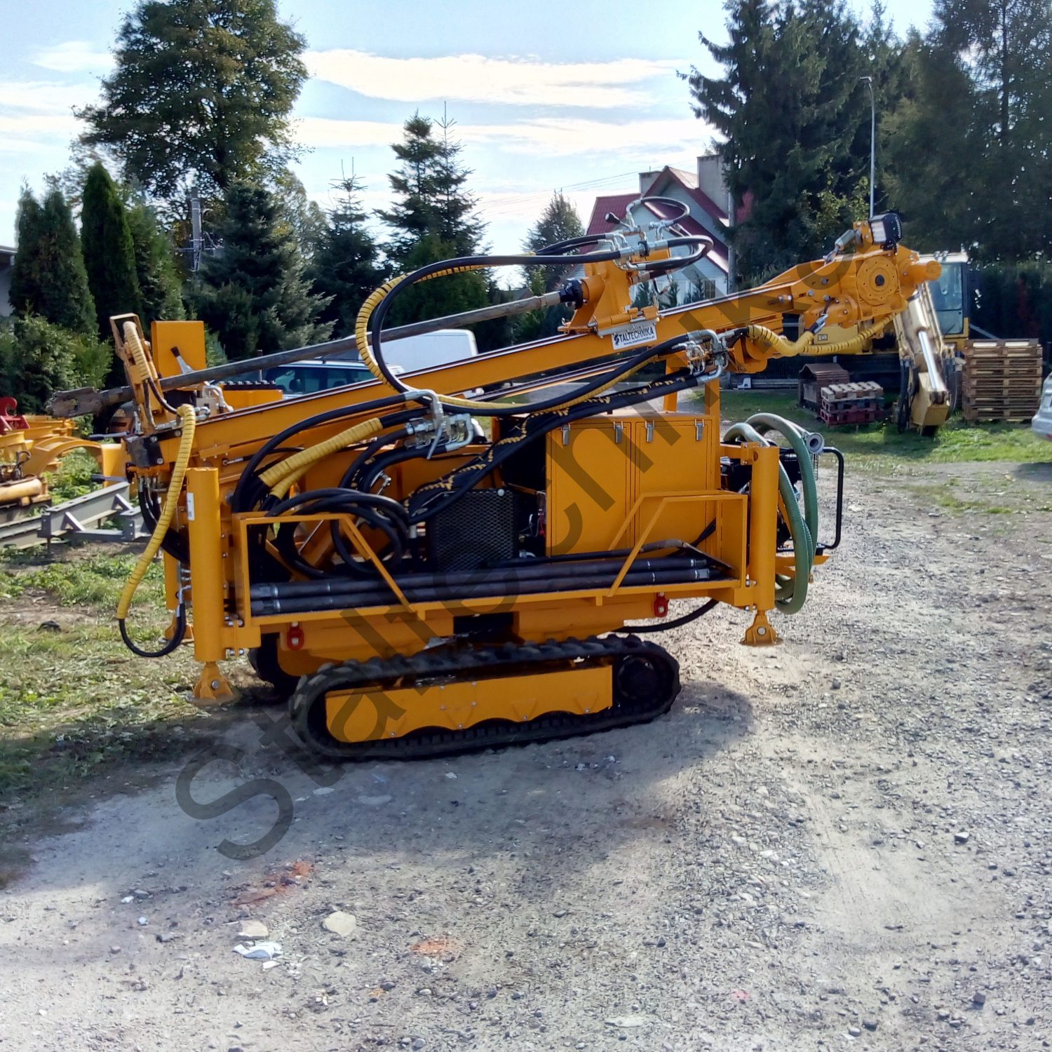 WGG-W na podwoziu gąsienicowym - Wiertnica do studni głębinowych i pomp ciepła WGG-W na podwoziu gąsienicowym