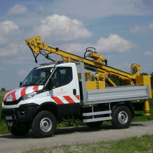 WPAD 220 na samochodzie ciężarowym - Wiertnica do studni głębinowych i pomp ciepła WPAD 220 na samochodzie ciężarowym