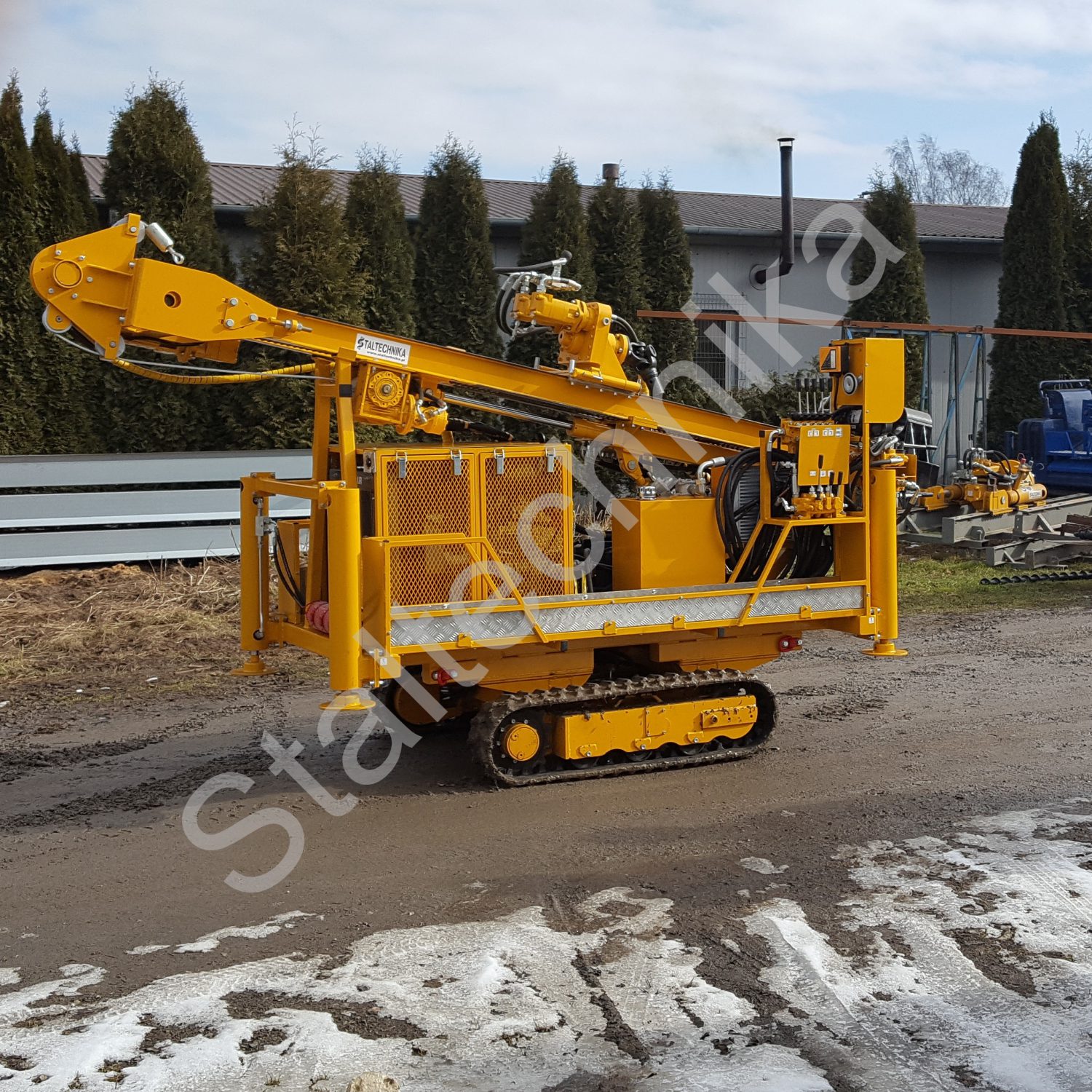 WGG-G na podwoziu gąsienicowym - Wiertnica geotechniczna WGG-G na podwoziu gąsienicowym